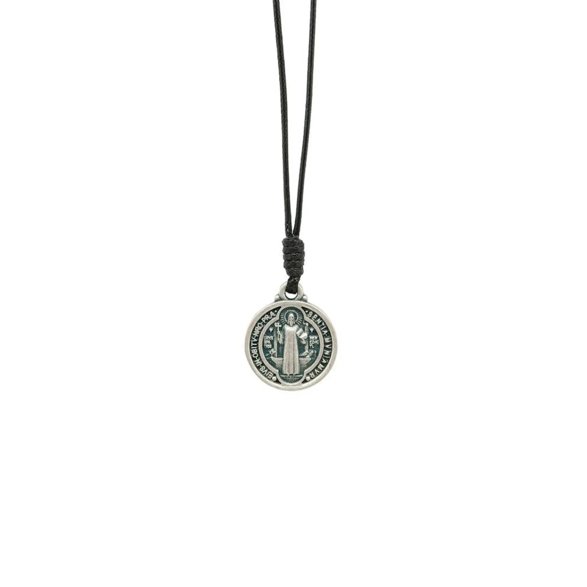 Colar Medalha de São Bento Pequena Cordão Prata Velha com Folheto