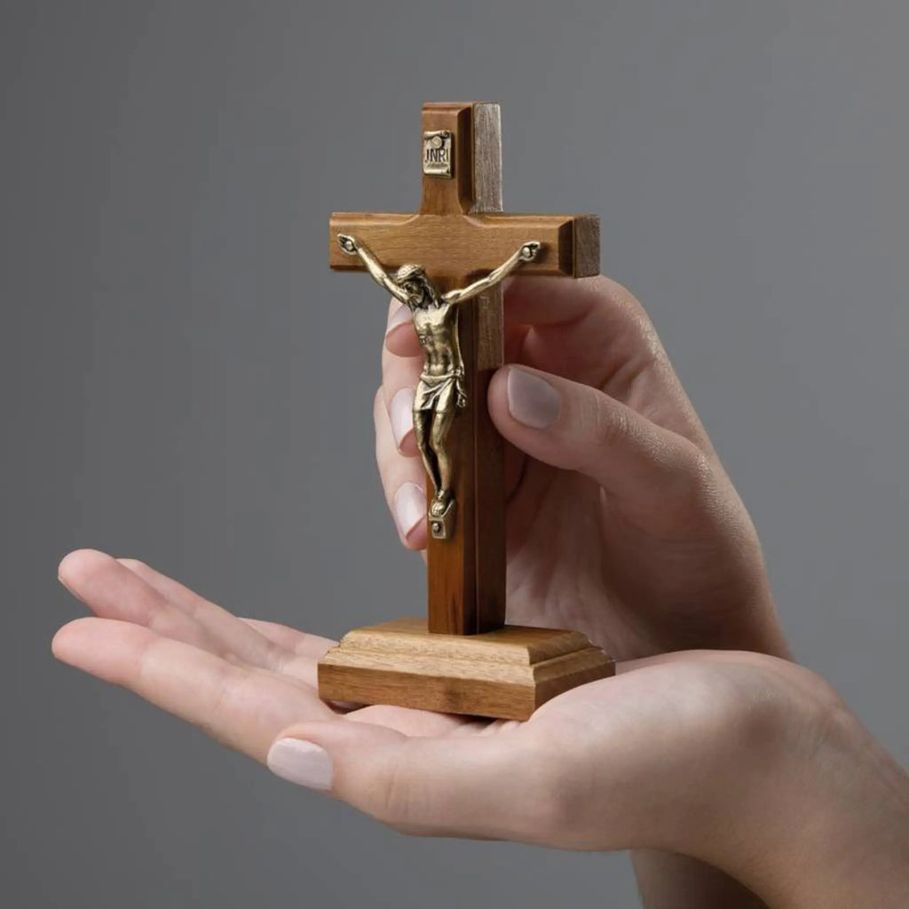 Crucifixo 12cm de Mesa em Madeira Tradicional Ouro Velho