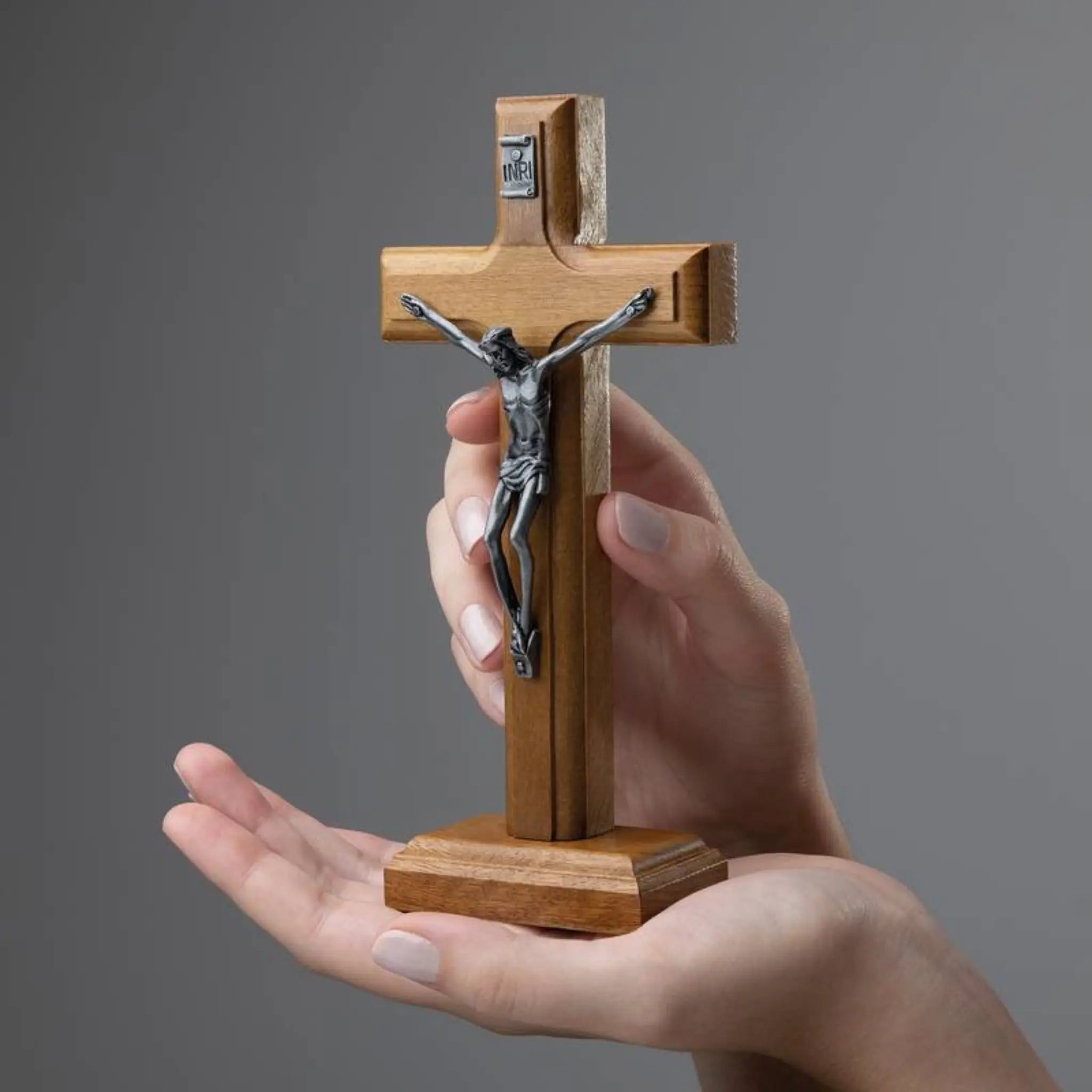 Crucifixo de Mesa em Madeira Tradicional 17cm Onix