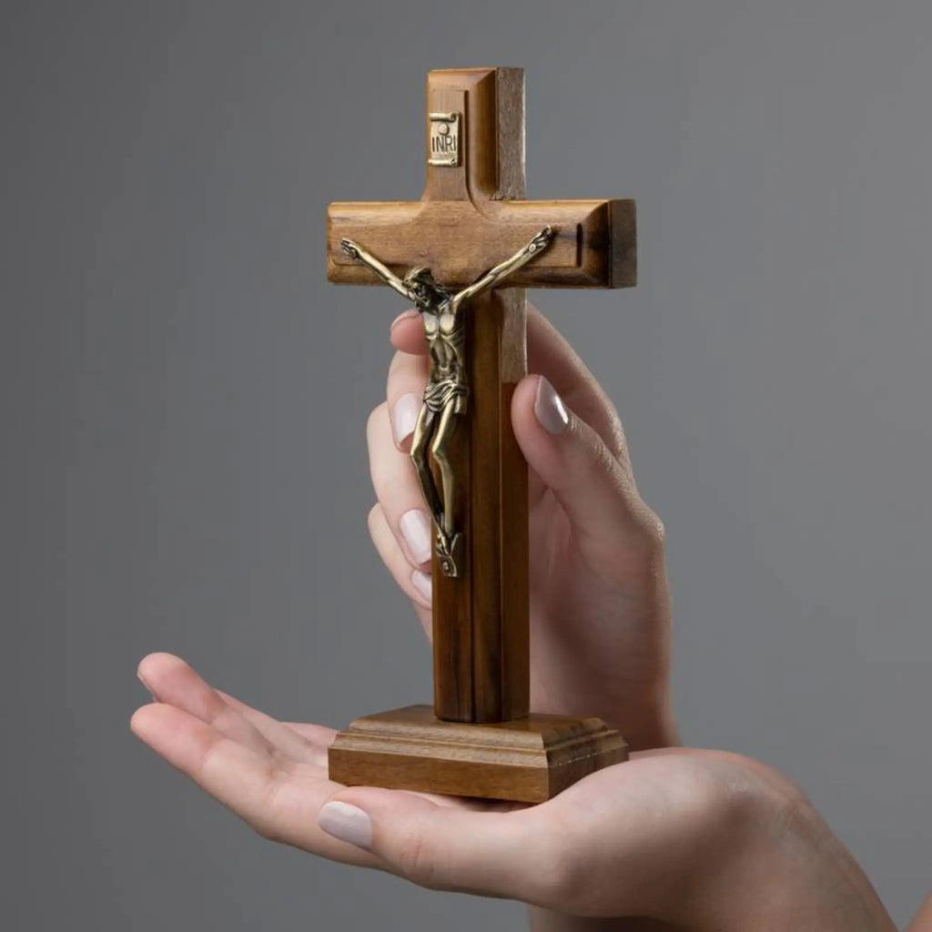 Crucifixo de Mesa em Madeira Tradicional 17cm Ouro Velho
