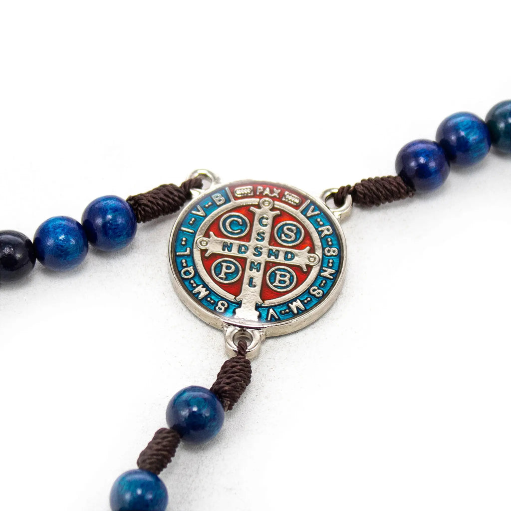Terço São Bento Azul 10mm com Cordão Marrom