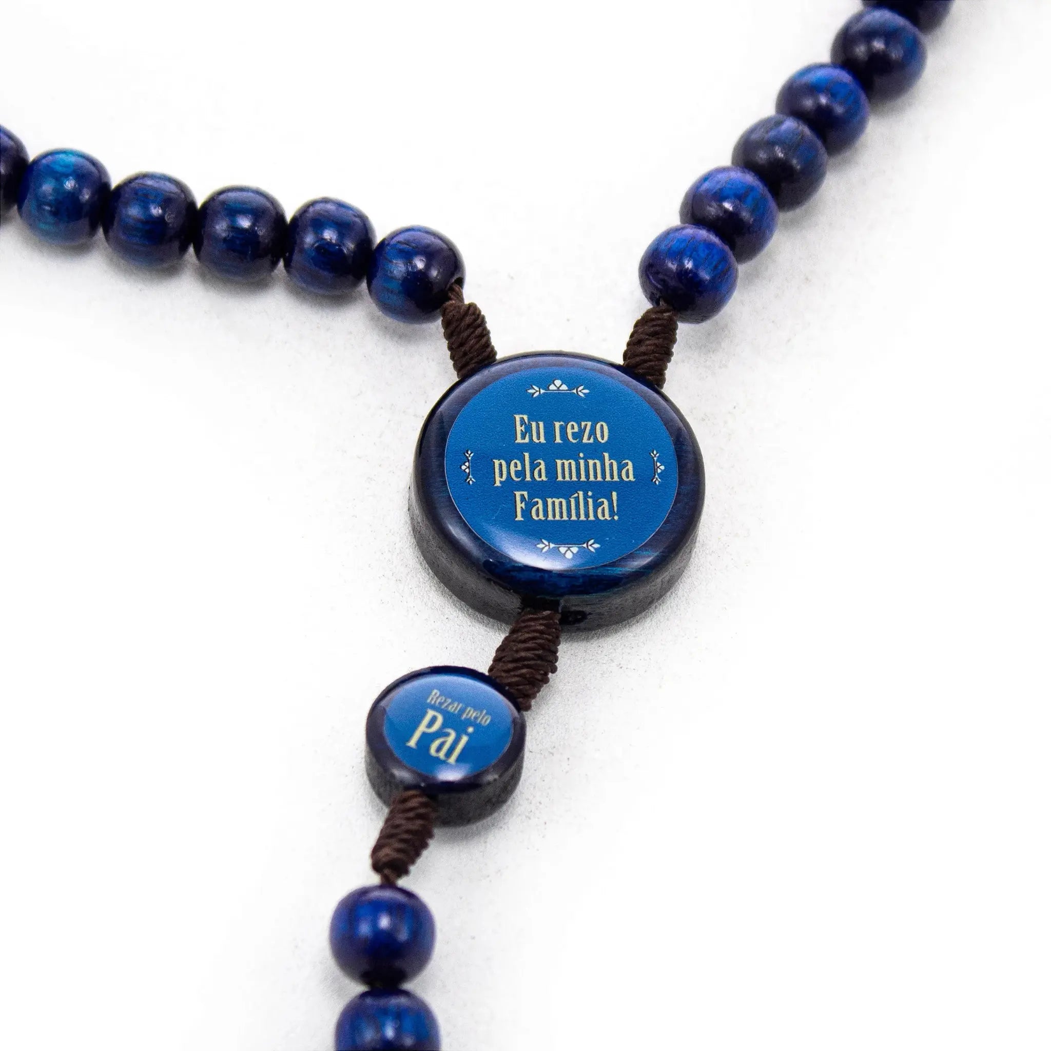 Terço “Eu Rezo pela Minha Família” em Madeira Azul 8mm